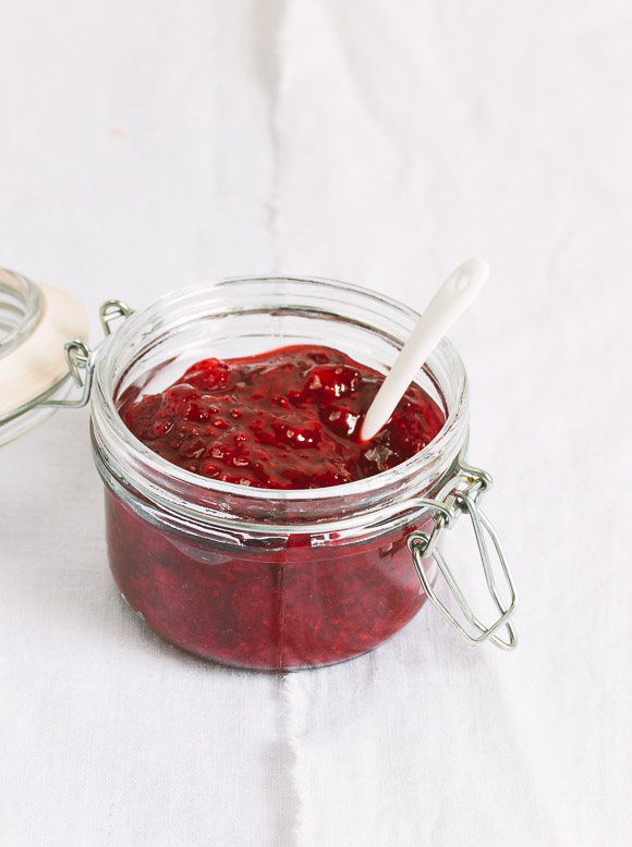 Chef's Secrets: Crafting Perfect Glossy Berry Sauce in Minutes